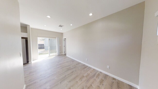 Foto del edificio - 5260/5262 Tipton St