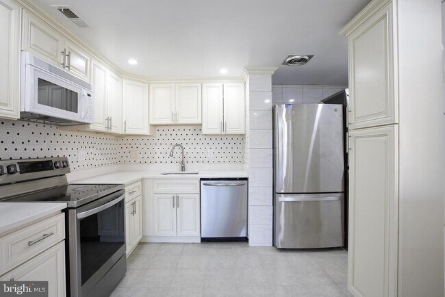 Foto del edificio - 6317 Park Heights Ave