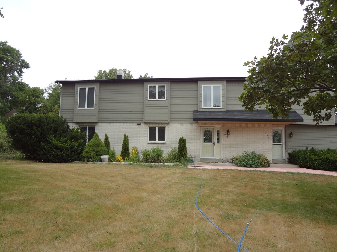 16530 Tia Ct, Brookfield, WI 53005 Townhome Rentals in Brookfield WI