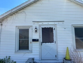 Building Photo - 123 Caroline St