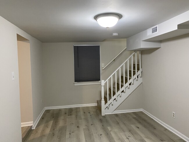 Foto del edificio - 563 Pennington Ave