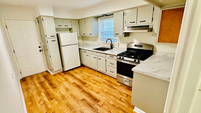 Building Photo - 108 W Bridge St