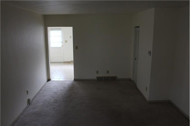 Building Photo - 2380 Sunset Blvd
