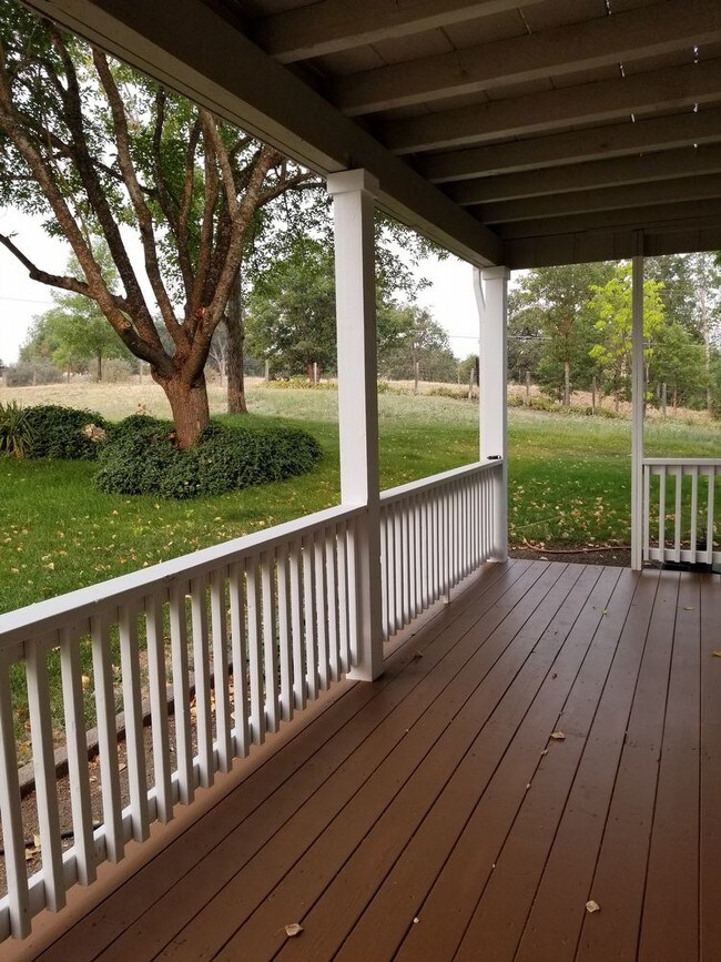 Building Photo - Charming Ranch home in the country