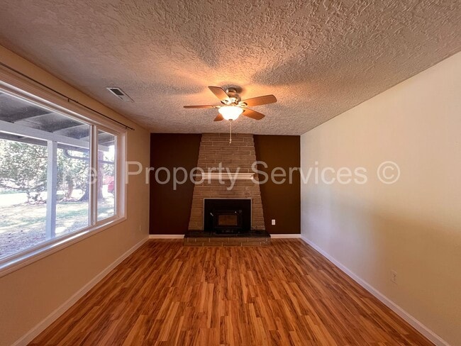 Building Photo - Orchards Ranch with Large Fenced Yard - Re...