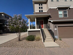 Building Photo - 4456 Elegant St