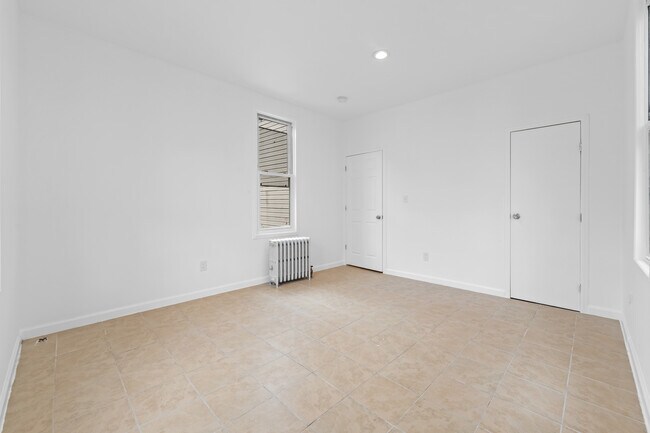 Building Photo - 607 E 182nd St
