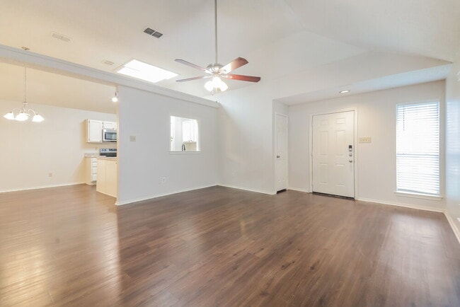 Building Photo - 9723 Pinehurst Ln