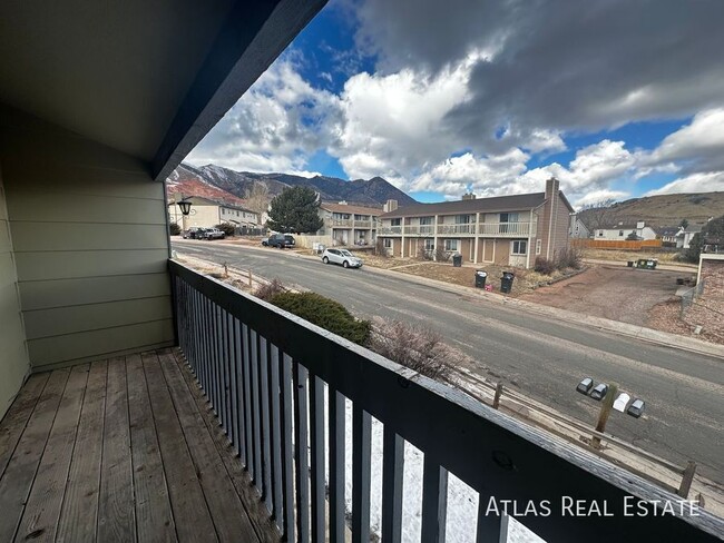 Building Photo - ***Available now! NEWLY REMODELED TOWNHOUS...