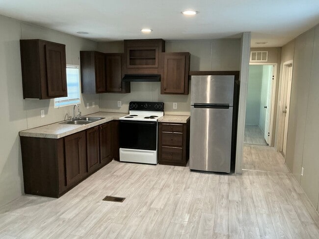 Building Photo - 103 Garlington Cir