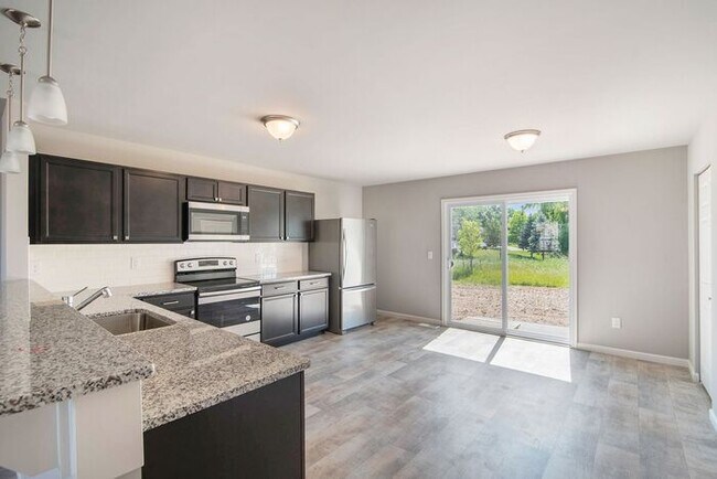 Building Photo - 7132 Primrose Ln