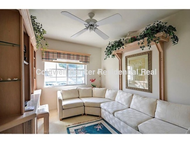 Building Photo - 6855 San Marino Dr