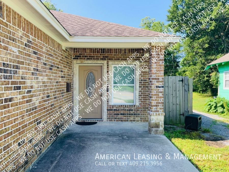 Primary Photo - Beautiful Newer Construction, 3 bedroom-2 ...