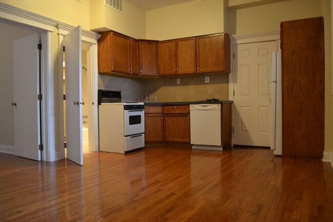 Photo - 912 N. Western Ave Apartment