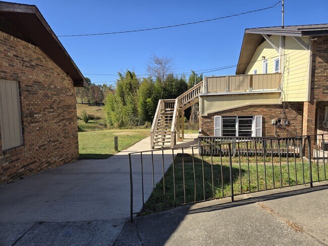 Foto del edificio - 75 Staghorn Ct