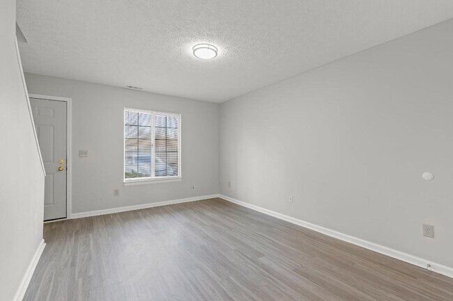 Foto del edificio - 2447 Brady Commons Dr