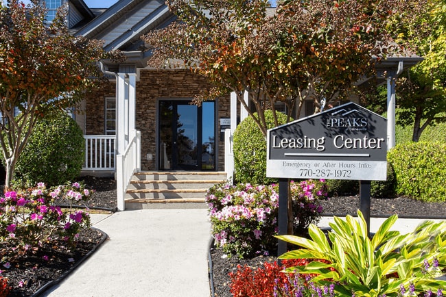 Leasing Center Front Entrance - Peaks at Gainesville