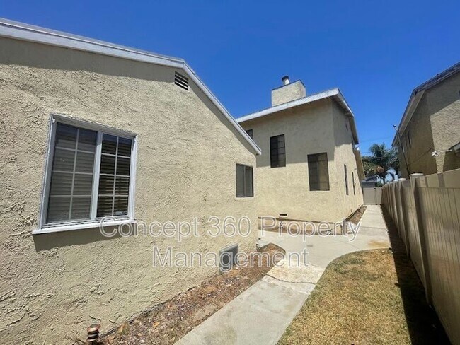 Building Photo - 17026 CRENSHAW BLVD