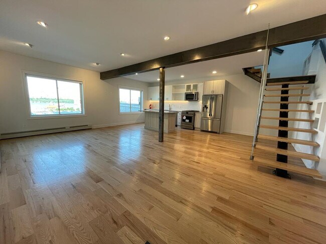 Building Photo - 9009 Riverside Pl