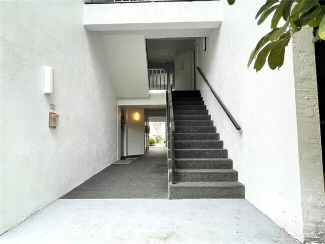 Foto del edificio - 1182 Pine Ridge Cir W