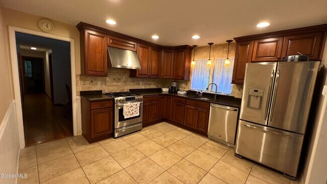 Foto del edificio - 275 Bloomingrove Dr