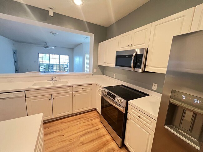 Foto del edificio - Overlooking the Intracoastal Waterway! Three-Bedroom Condo at The Moorings at Eastport!