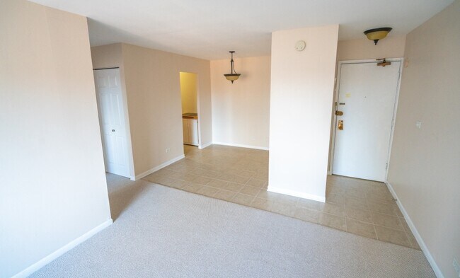Foto del edificio - 3620 N Pine Grove Ave