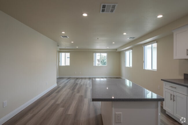 4BR, 4BA - 1820 Orchard Ave