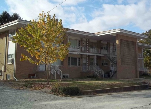 Primary Photo - 369-378 Eggers Dr