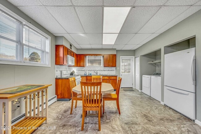 Building Photo - 801 Moosic Rd