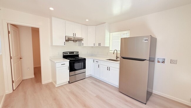 Building Photo - 494 Meek Ave