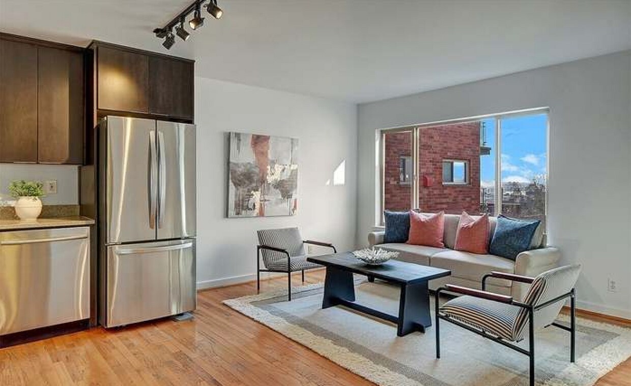 Foto principal - 330 W Olympic Pl