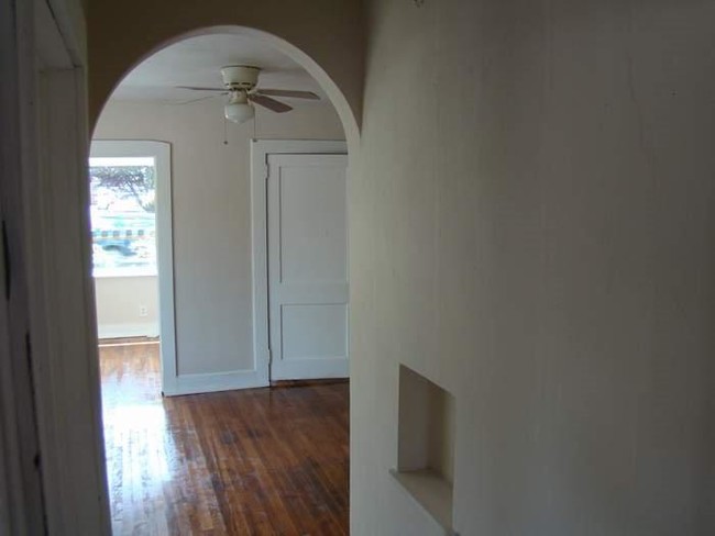 Building Photo - 327 S Lynn Ave