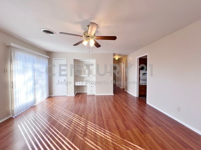 Building Photo - Charming 2/1/1 Duplex in DeSoto ISD For Rent!