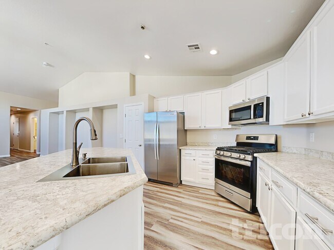 Foto del edificio - 5737 N Copper Sun Ct