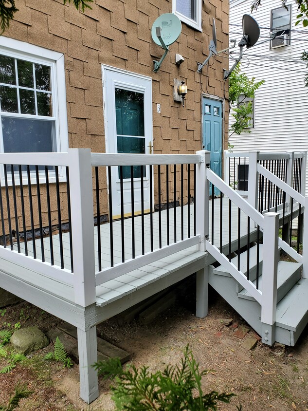 Private Front Deck - 3 Ludlow St