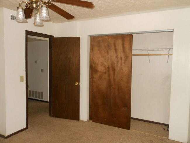 Building Photo - 724 Patty Dr
