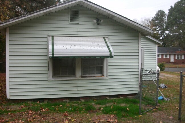 Building Photo - 212 Clayton St