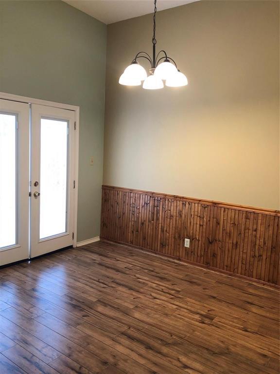 Building Photo - 2112 Woodland Oaks Dr