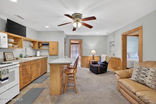 Foto del edificio - UNIQUE FURNISHED APARTMENTS WITH CUSTOM WOODWORK