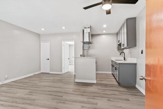 Building Photo - 1655 W Malvern Ave