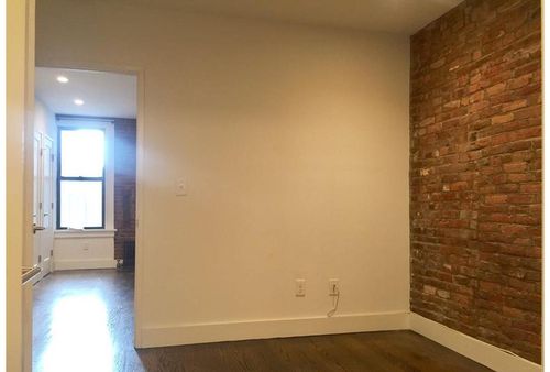 Building Photo - 242 E 39th St