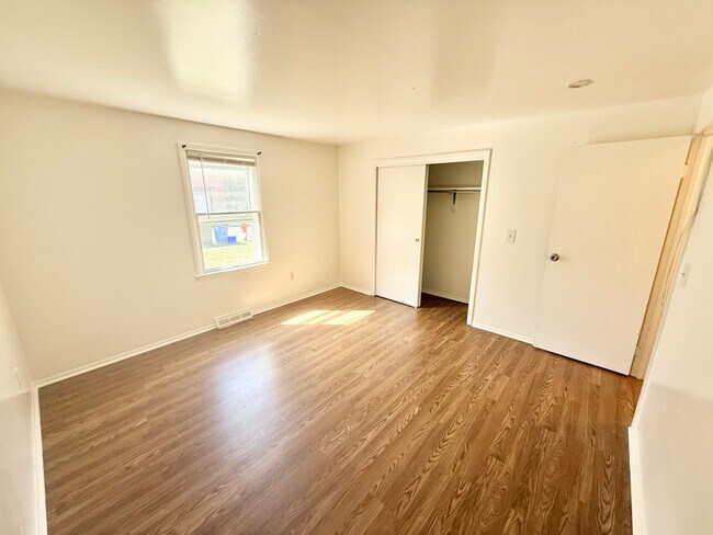 Building Photo - 11 Hamilton Pl