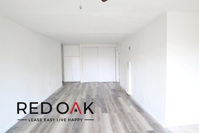 Foto del edificio - Stylish, Bright One Bedroom with a Spacioi...
