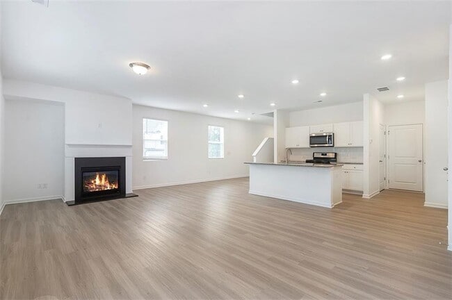 Foto del edificio - 5740 Thornton Dr