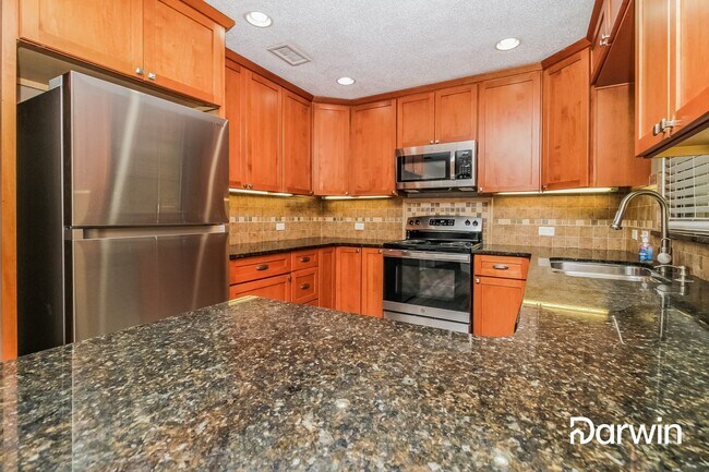 Foto del edificio - 7347 Fieldcrest Ave