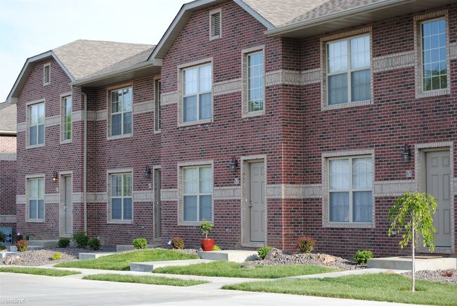 Building Photo - 2 br, 2.5 bath Townhome - The Courtyards a...