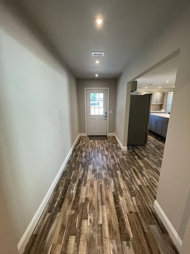 Building Photo - Available May!