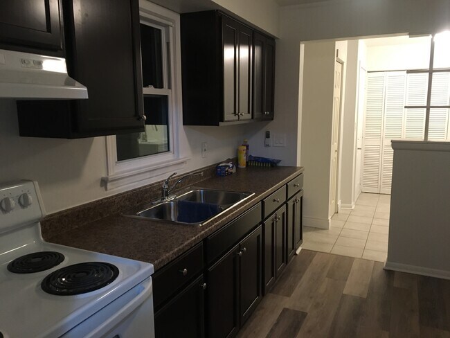 Photo du bâtiment - 2496 Alexis Rd