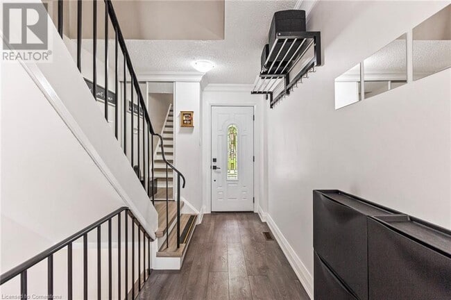 Photo du bâtiment - 1528 Lancaster Dr